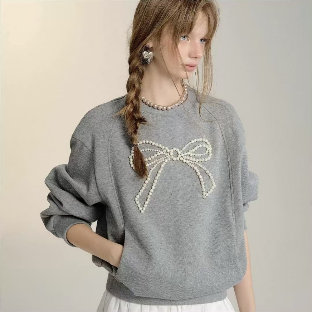 Almost New Gray Sweatshirt with Bow Detail 🎀✨